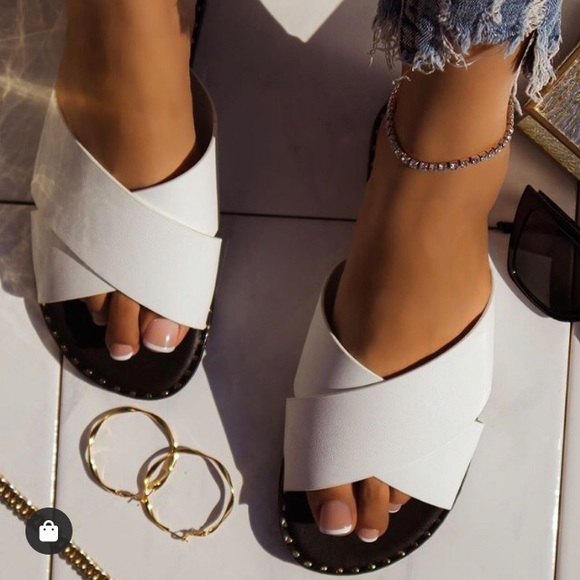 New white slide last one left size 8 - Picture 2 of 9